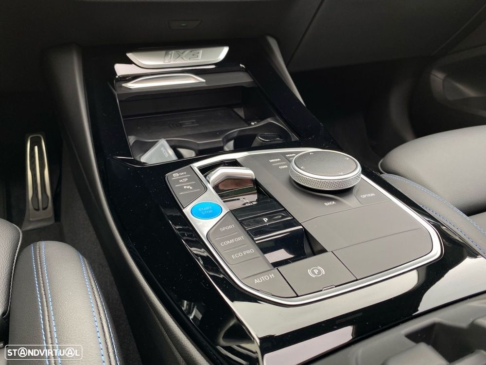 BMW iX3 M Sport Impressive - 11