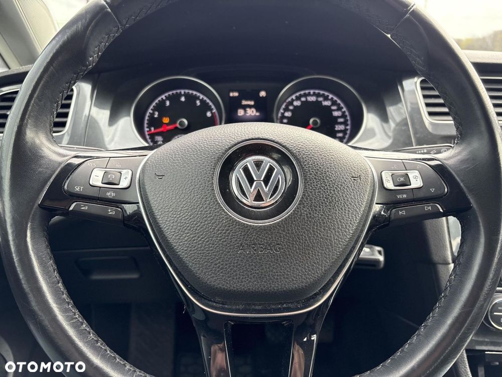 Volkswagen Golf - 22