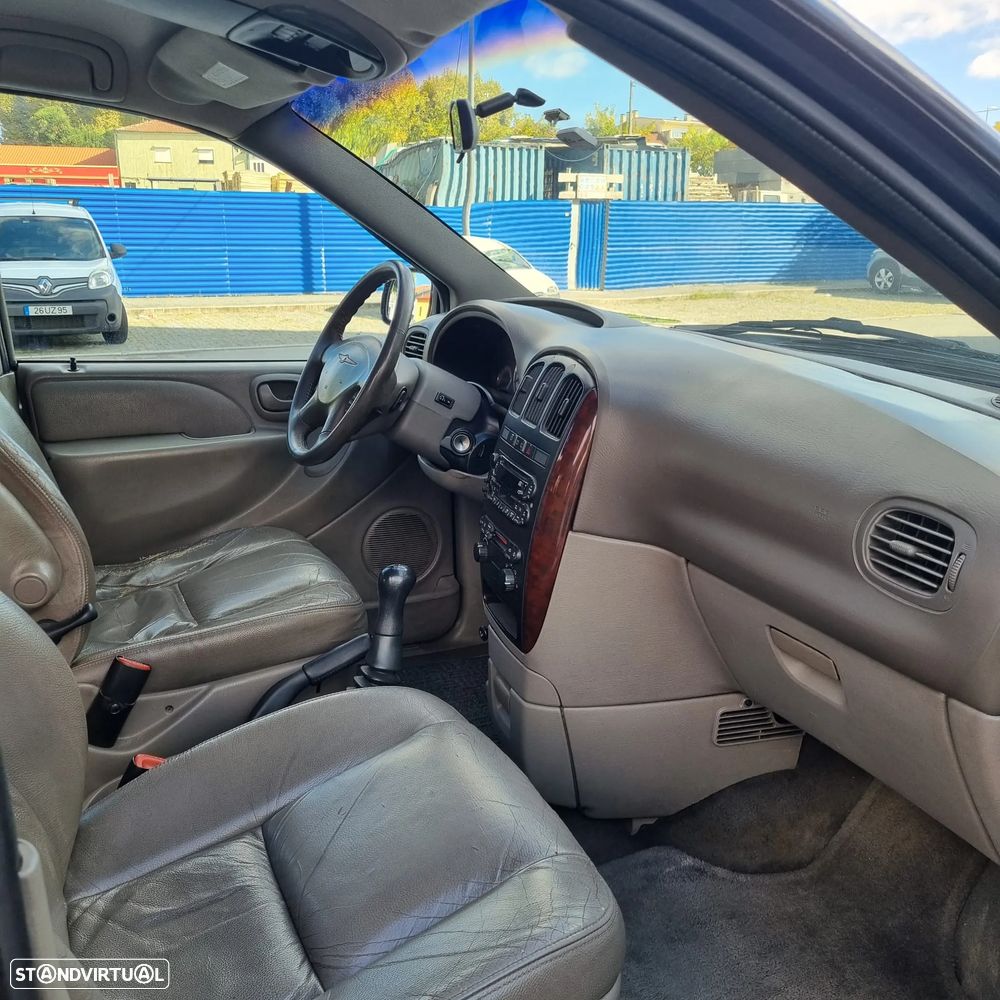 Chrysler Grand Voyager 2.5 CRD LX - 12