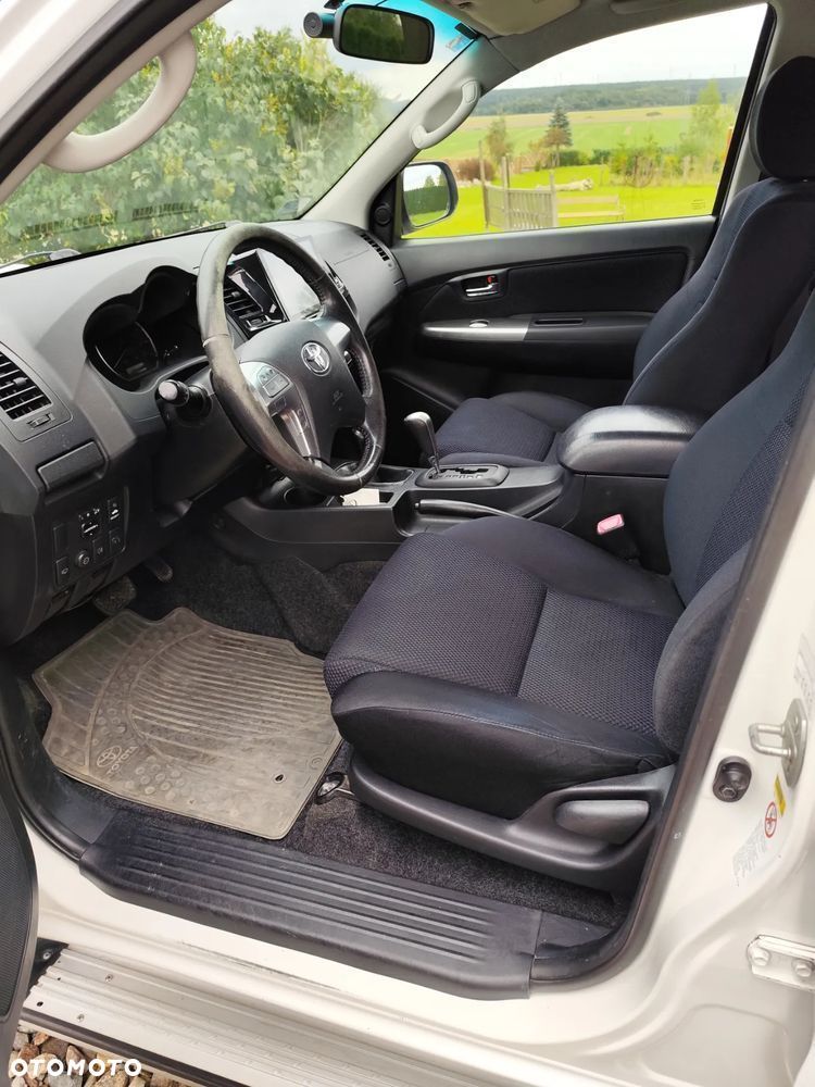 Toyota Hilux 3.0 D-4D SR5-X - 10