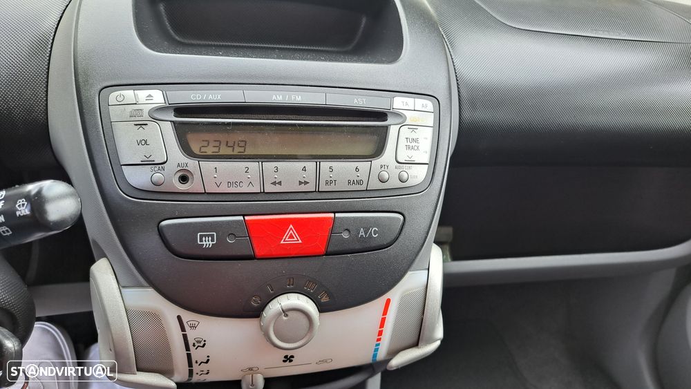 Peugeot 107 1.0 Trendy - 14