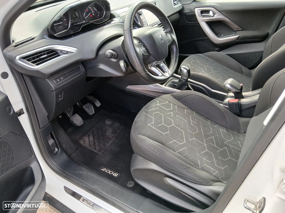 Peugeot 2008 PureTech 82 Style - 19