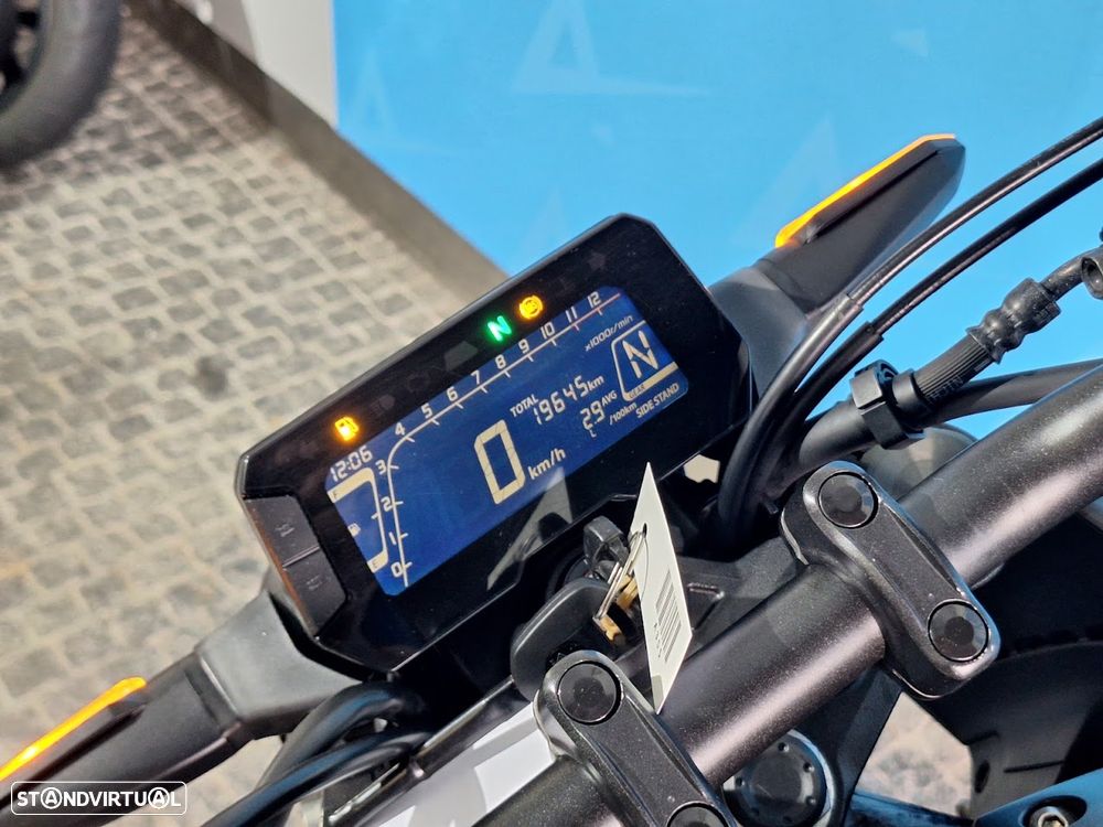 Honda CB 125 R - 10