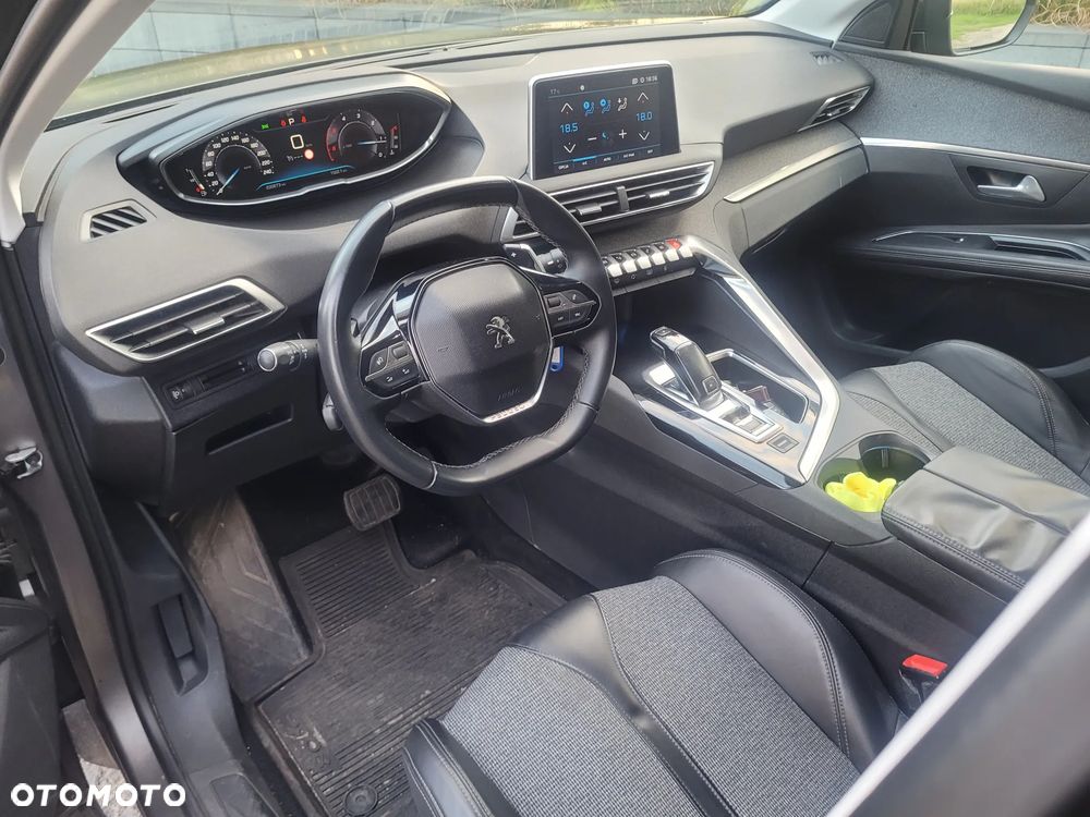 Peugeot 5008 - 8