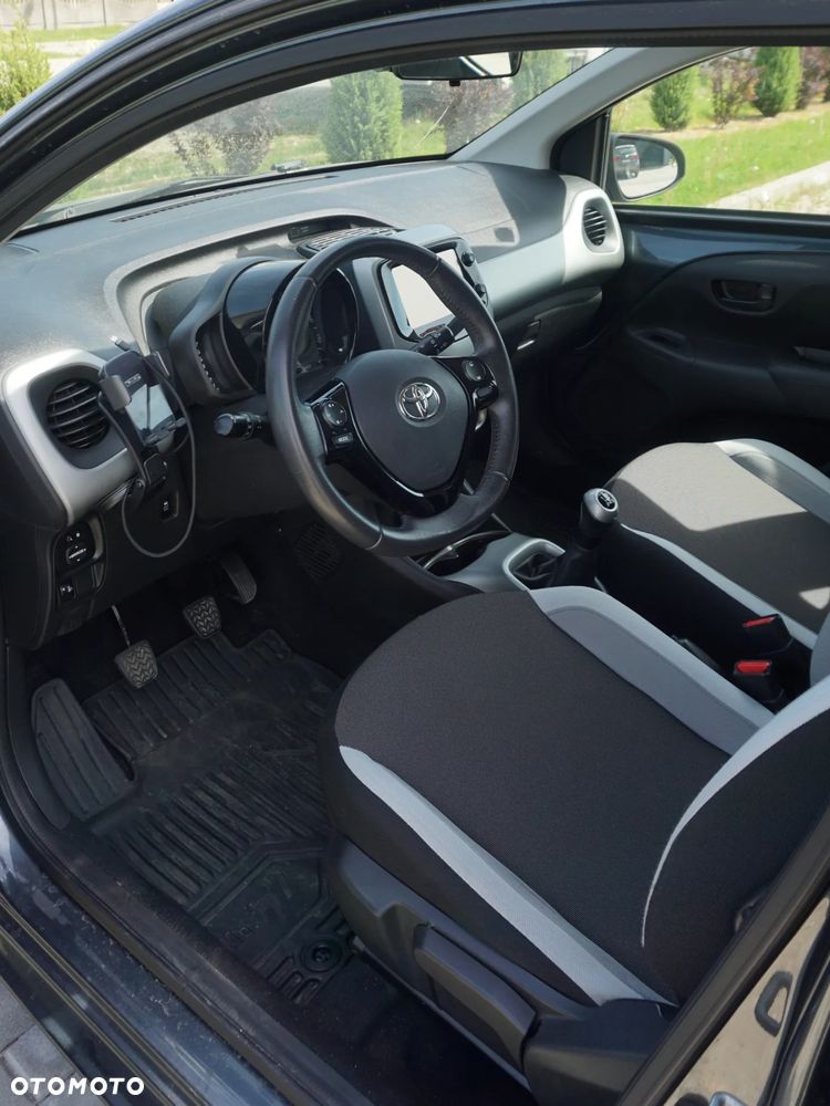 Toyota Aygo x-play touch - 16