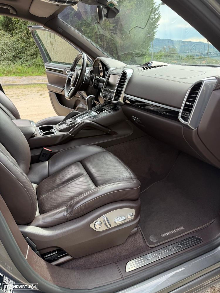 Porsche Cayenne S - 2
