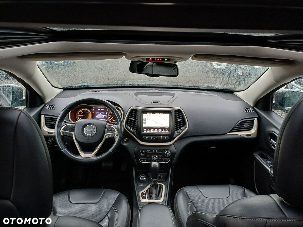 Jeep Cherokee - 28