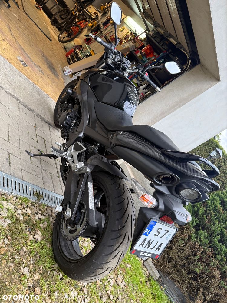 Suzuki GSR - 5