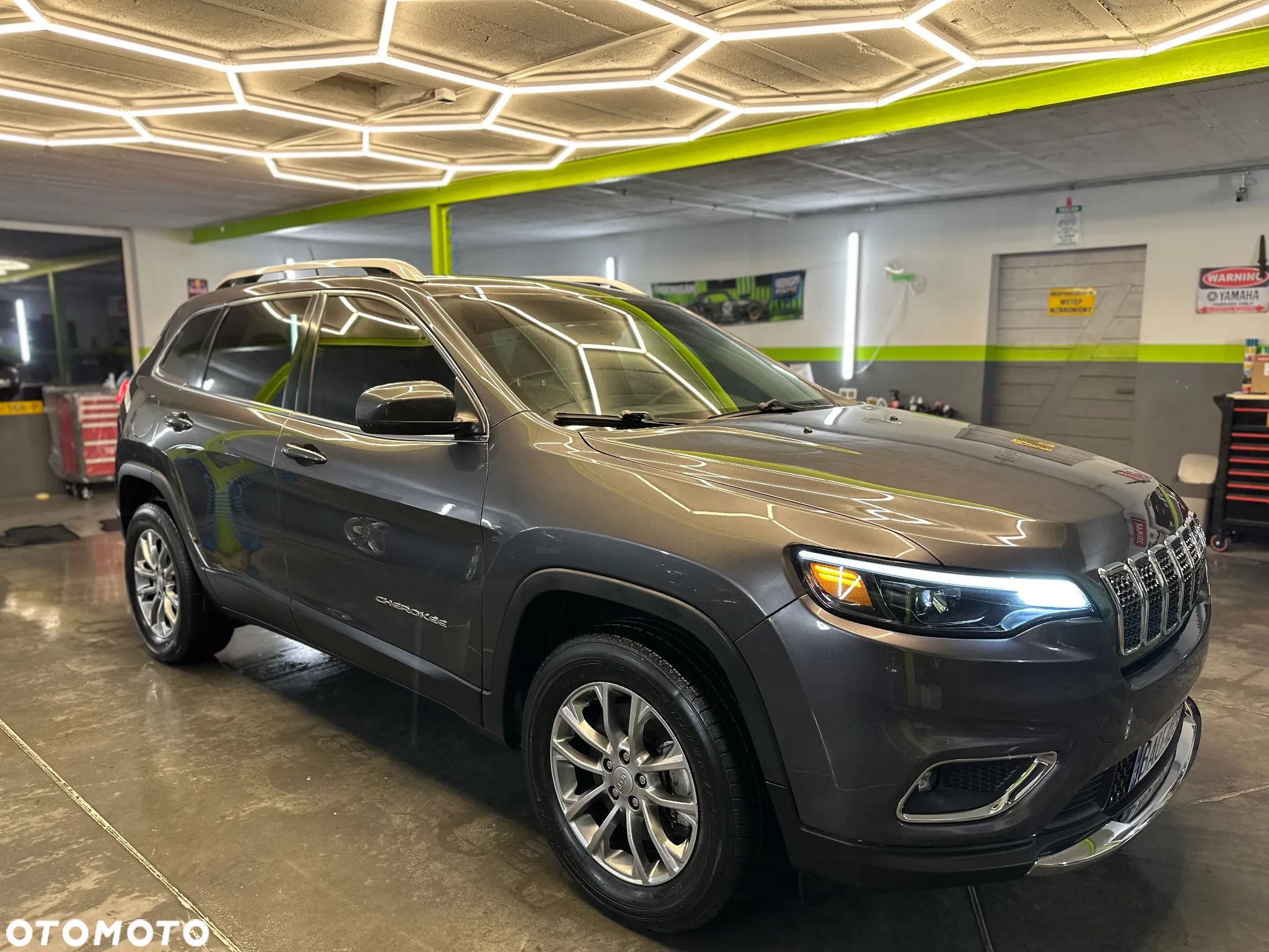Jeep Cherokee - 1