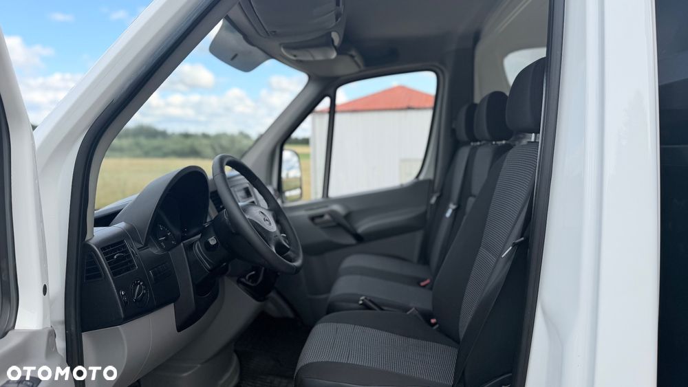 Mercedes-Benz Sprinter - 13