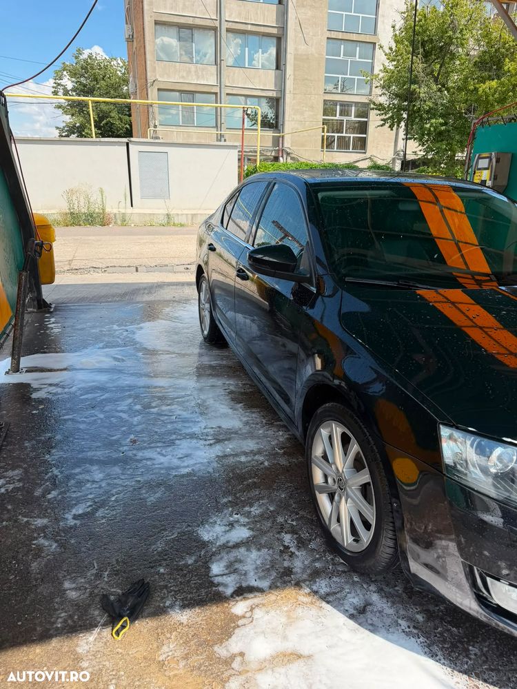 Skoda Octavia 2.0 TDI STYLE DSG - 9