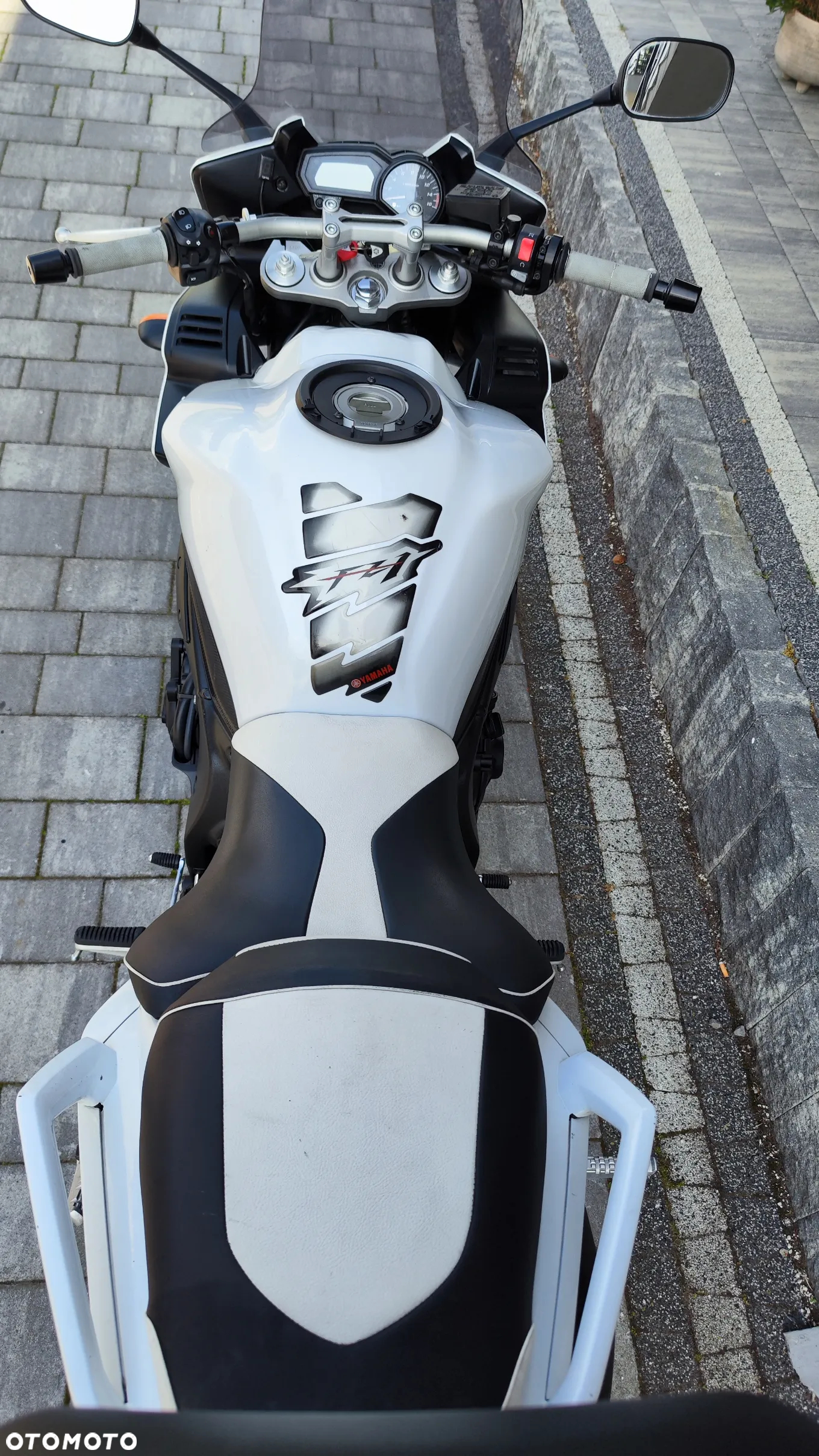 Yamaha FZS - 27