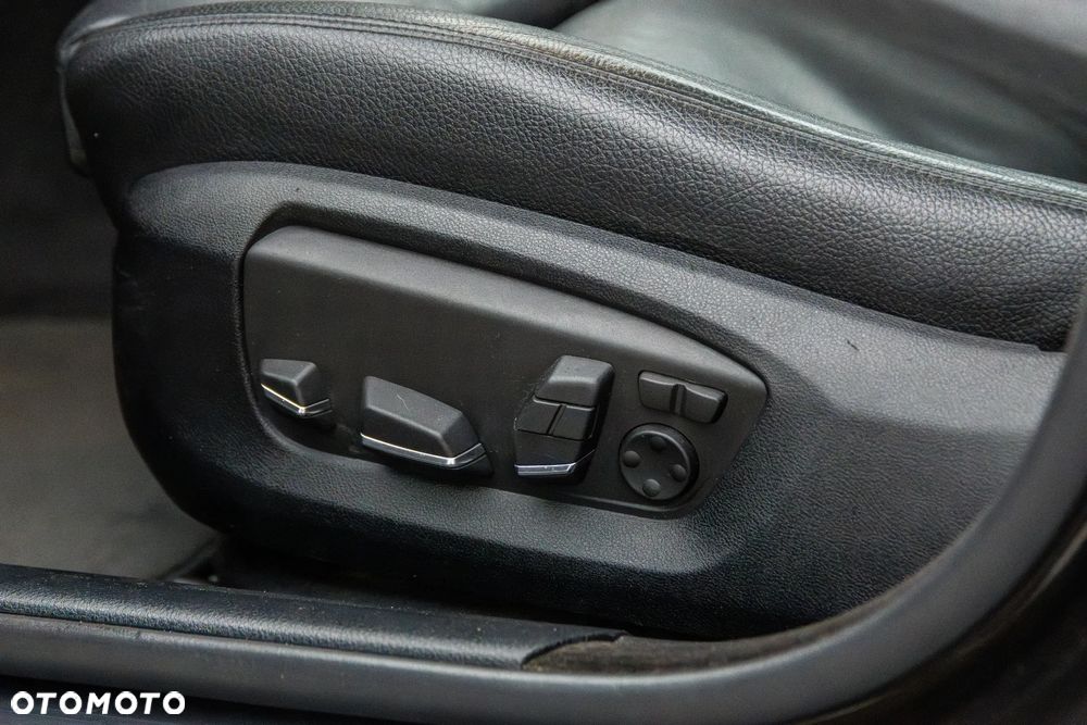 BMW Seria 5 525d - 23