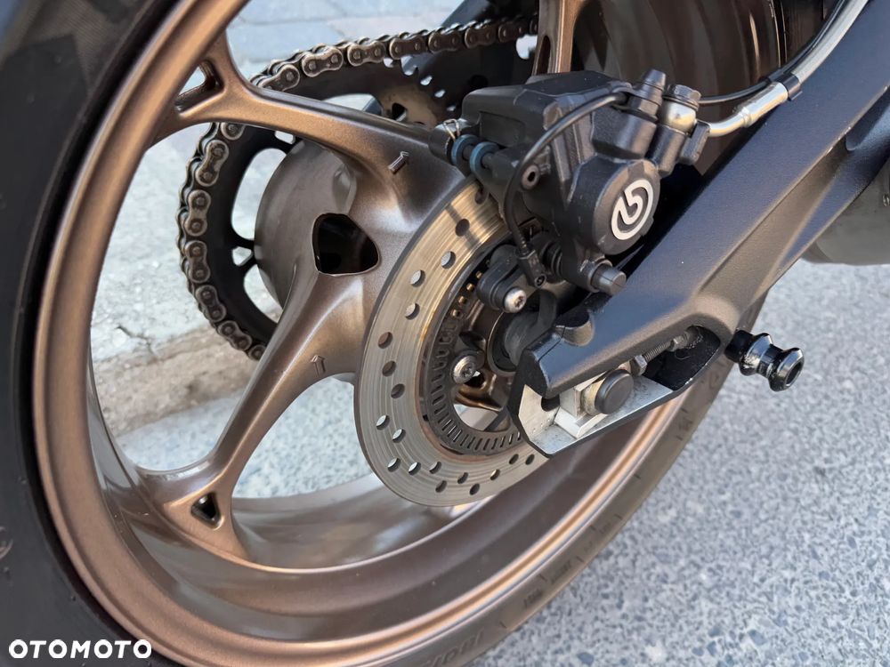 Triumph Street Triple - 19