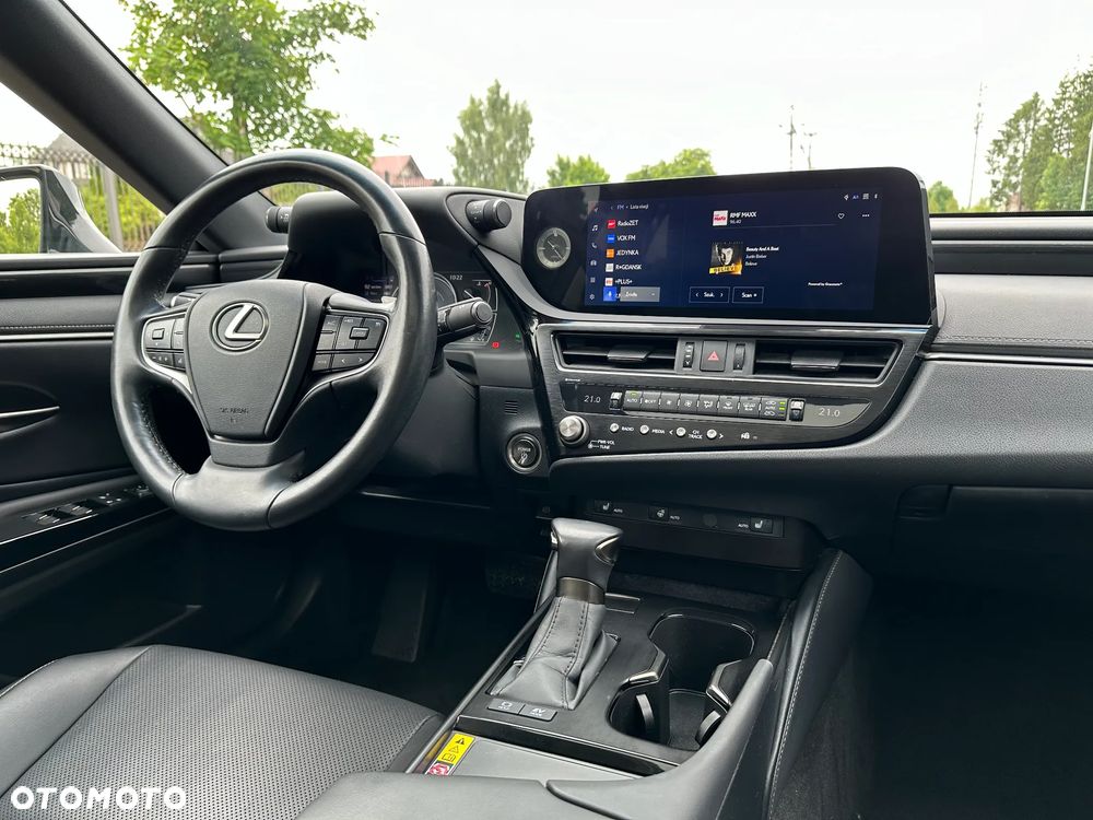 Lexus ES 300h Business Edition - 29