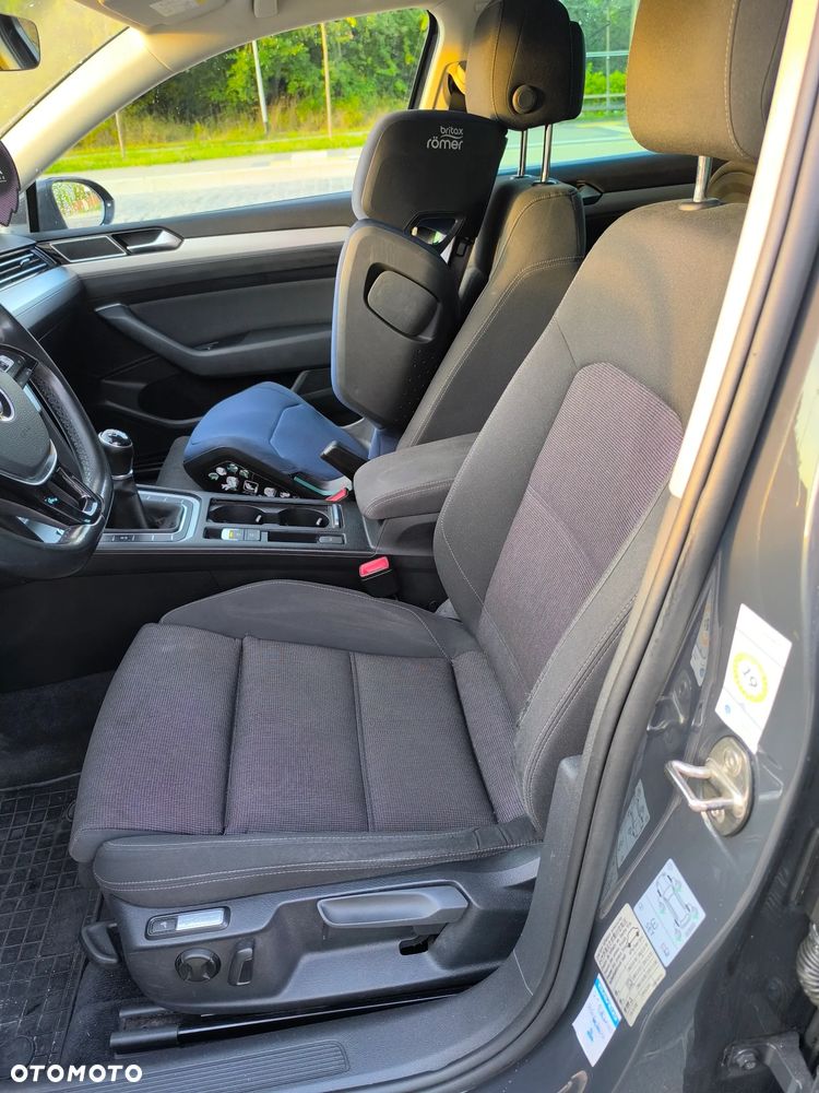 Volkswagen Passat 2.0 TDI (BlueMotion Technology) Comfortline - 12