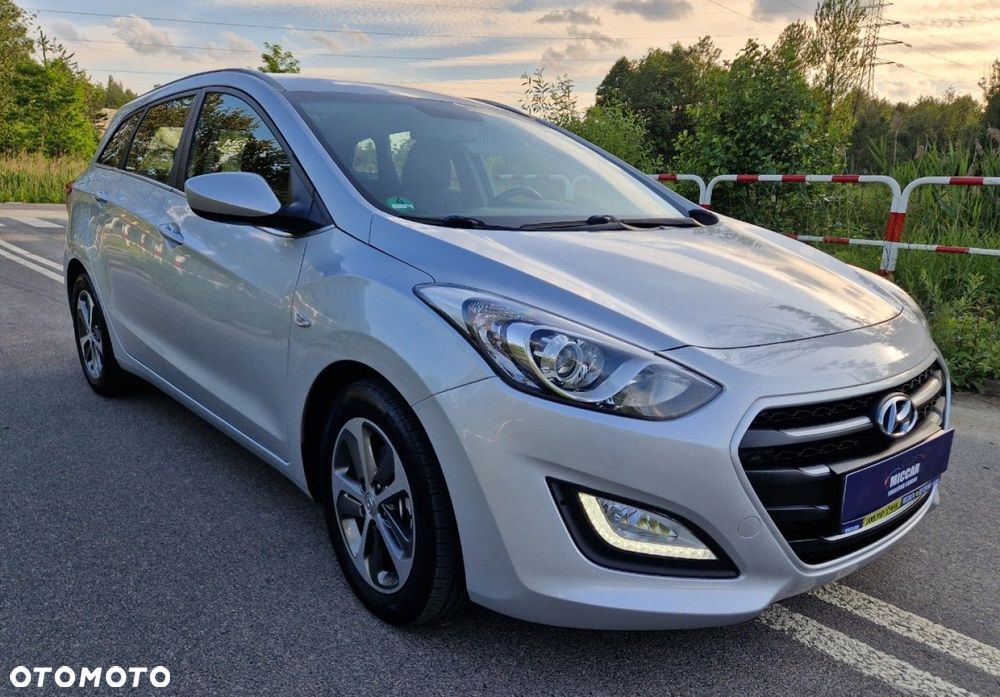 Hyundai i30 blue Kombi 1.6 GDi YES Silver - 12