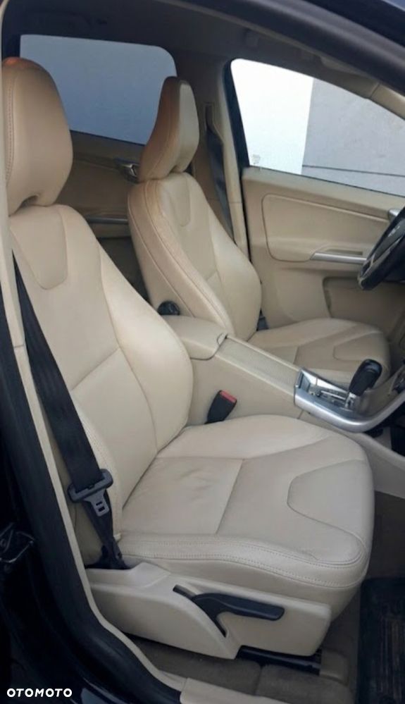 Volvo XC 60 2.4D AWD Momentum - 9