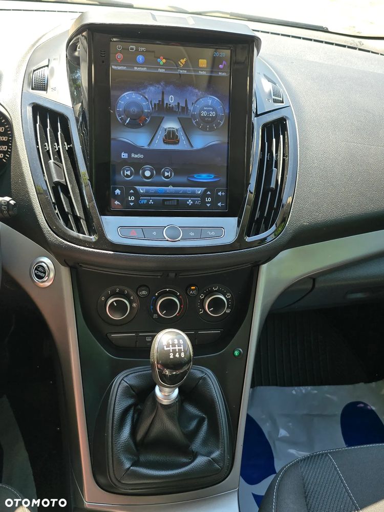 Ford Kuga 1.6 EcoBoost 2x4 Titanium - 24