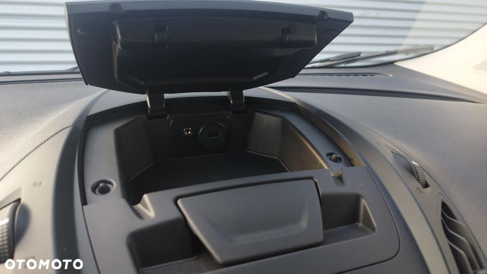 Ford Transit Courier - 18