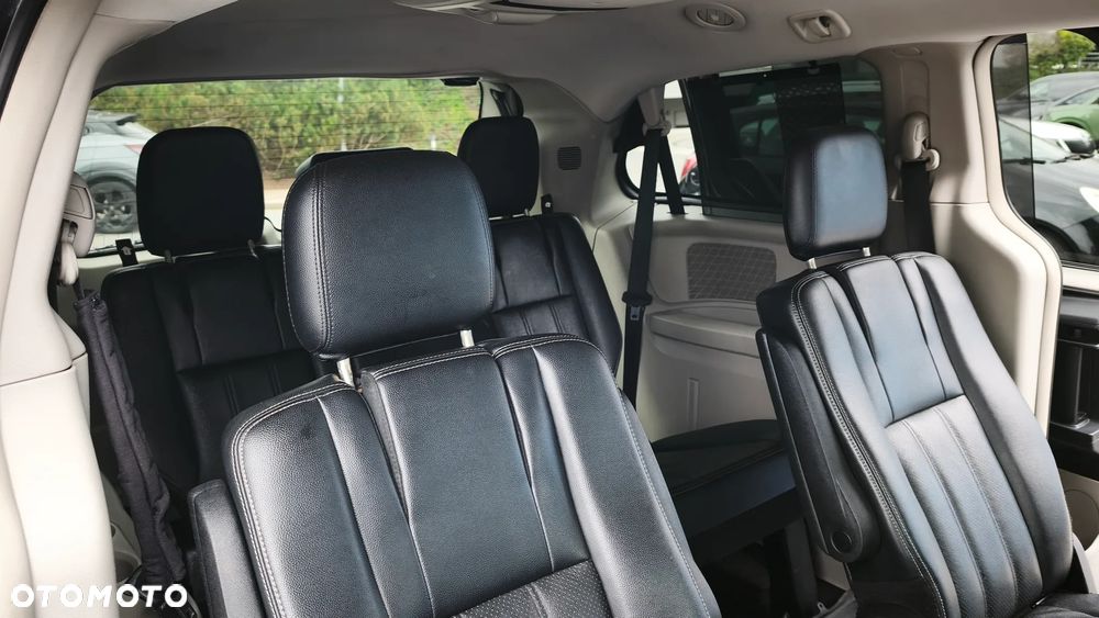 Chrysler Town & Country 3.6 Limited - 20