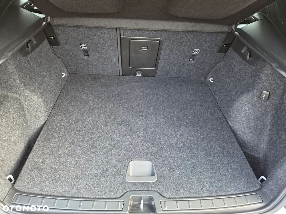 Volvo XC 40 T3 R-Design - 13