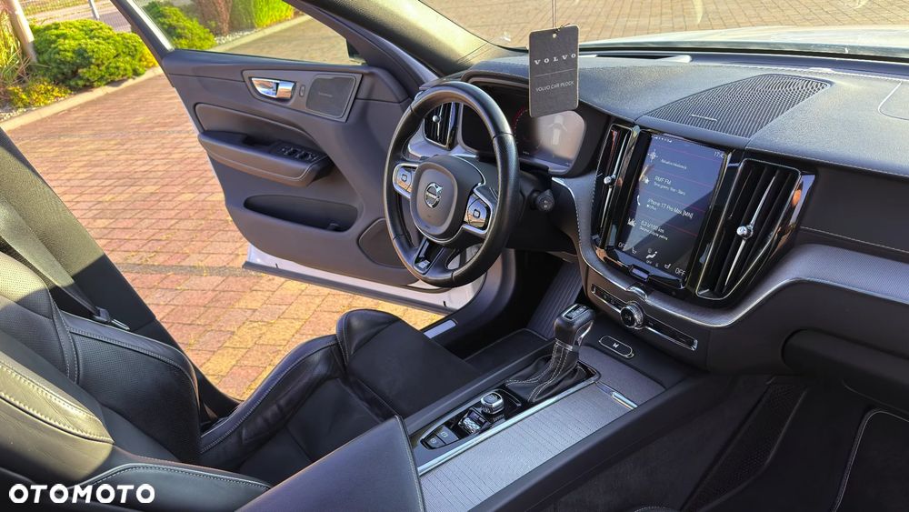 Volvo XC 60 D5 AWD Geartronic RDesign - 24