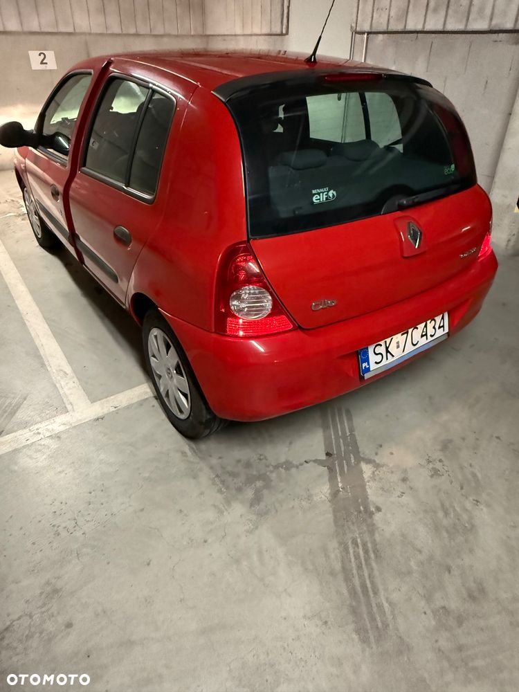 Renault Clio 1.2 16V Campus - 11
