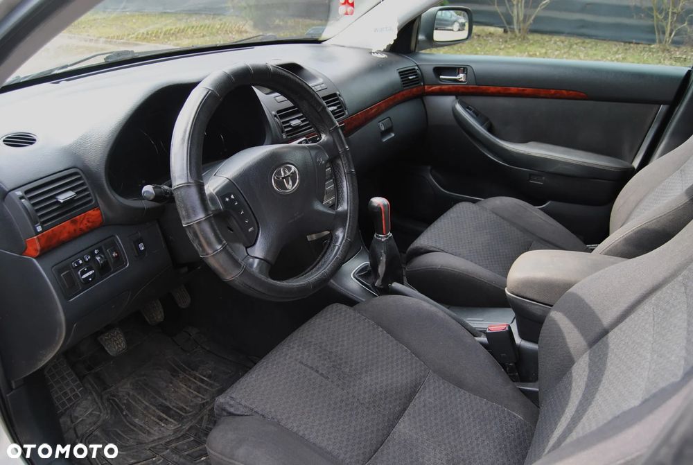 Toyota Avensis - 5