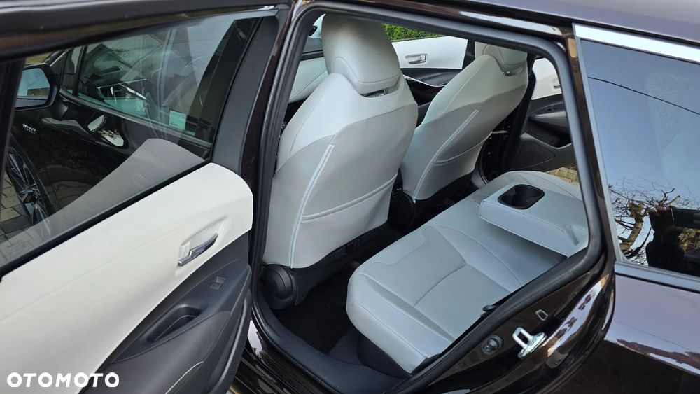 Toyota Corolla 2.0 Hybrid Executive - 13