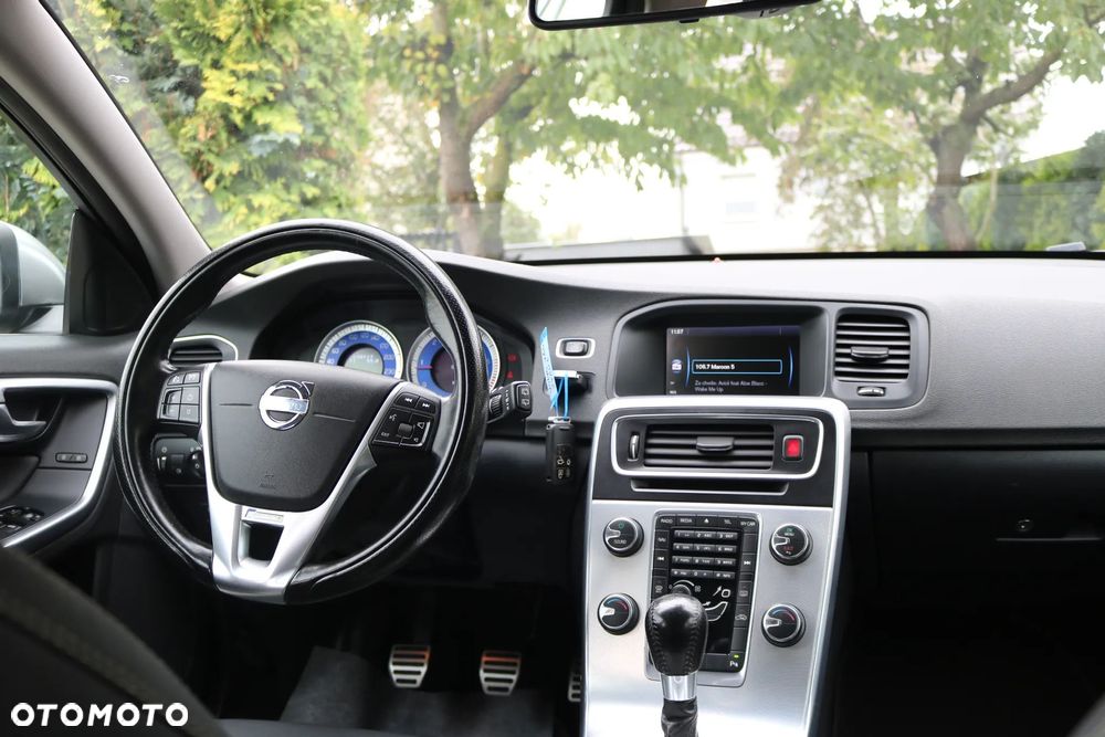 Volvo V60 D3 R-Design - 13
