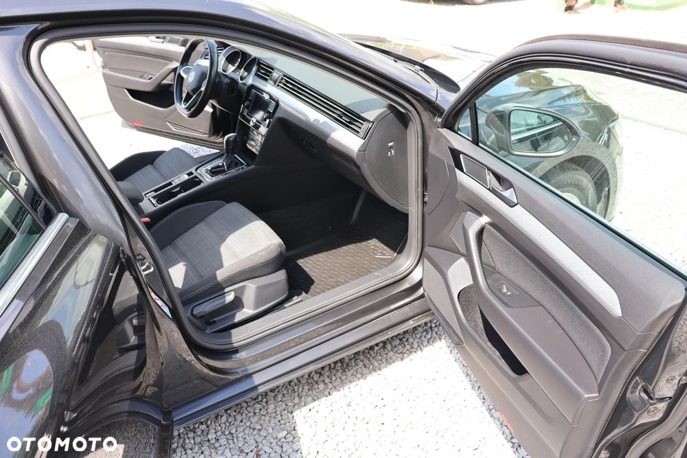 Volkswagen Passat Variant 2.0 TDI EVO Elegance DSG - 11