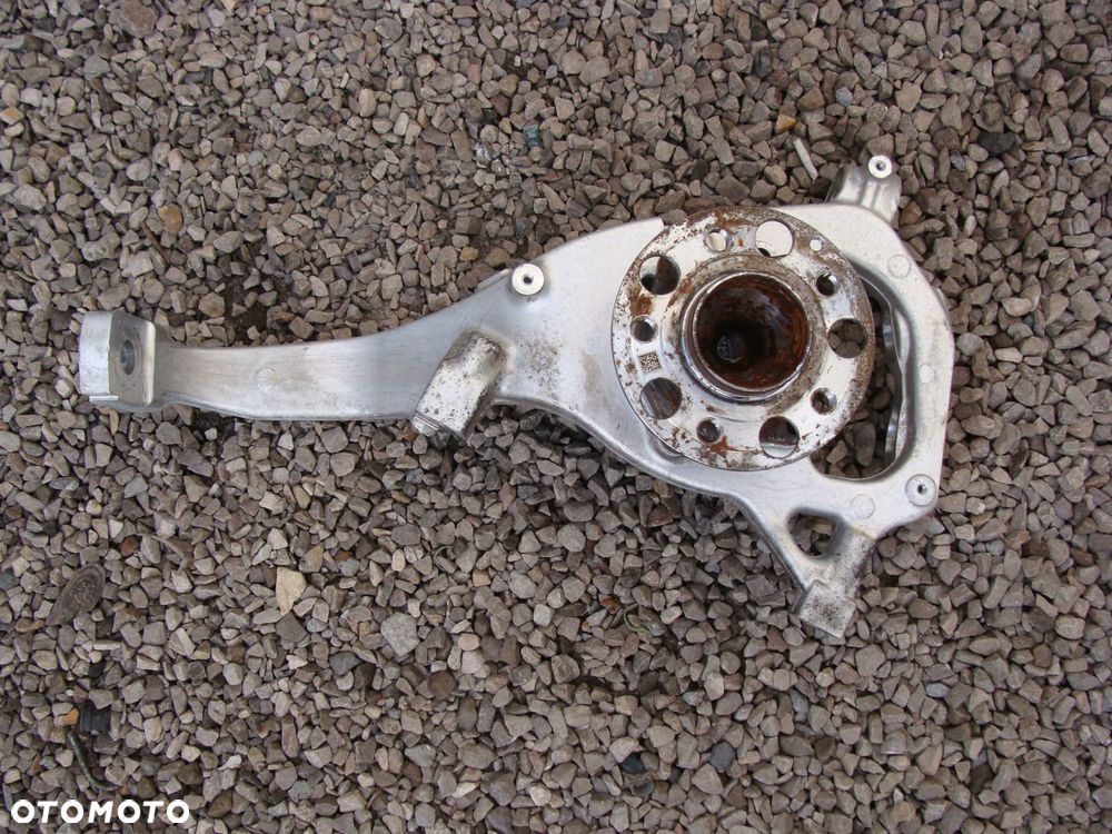 zwrotnica piasta prawa mercedes c-klasa w205 63amg 2054800 - 1