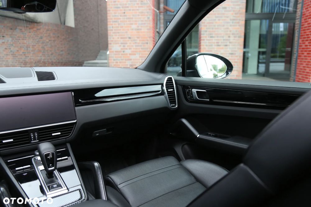 Porsche Cayenne - 30