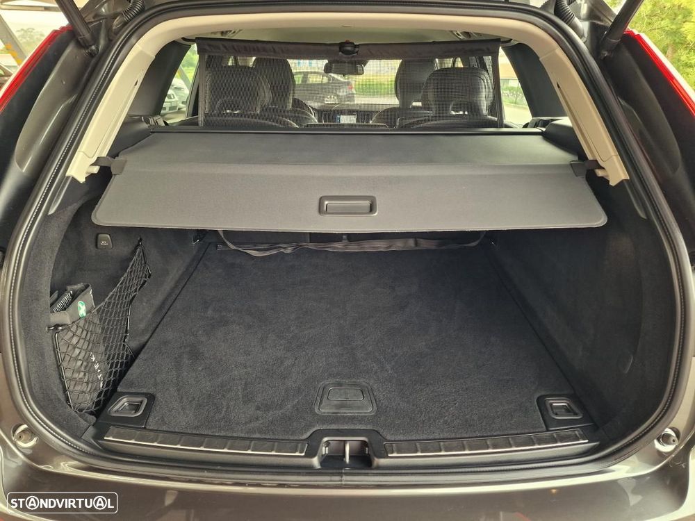 Volvo XC 60 2.0 D4 Momentum Geartronic - 24