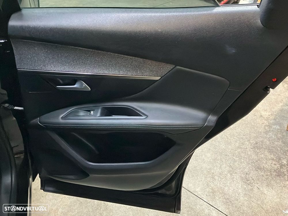Peugeot 3008 1.5 BlueHDi Allure EAT8 - 22