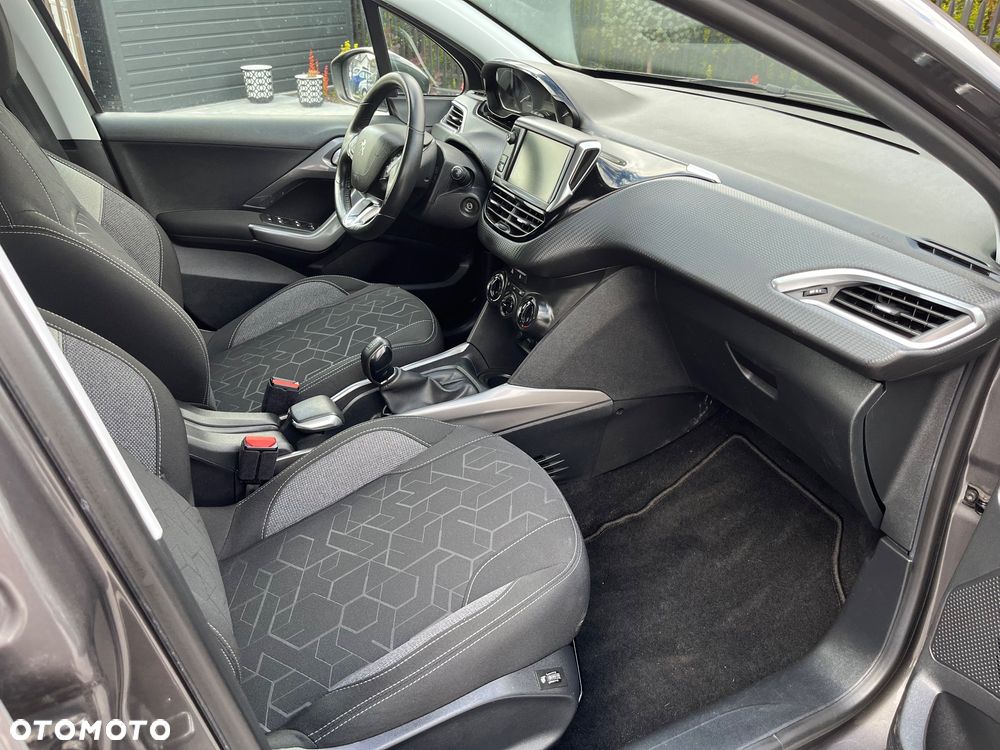 Peugeot 2008 1.2 Pure Tech Active - 12