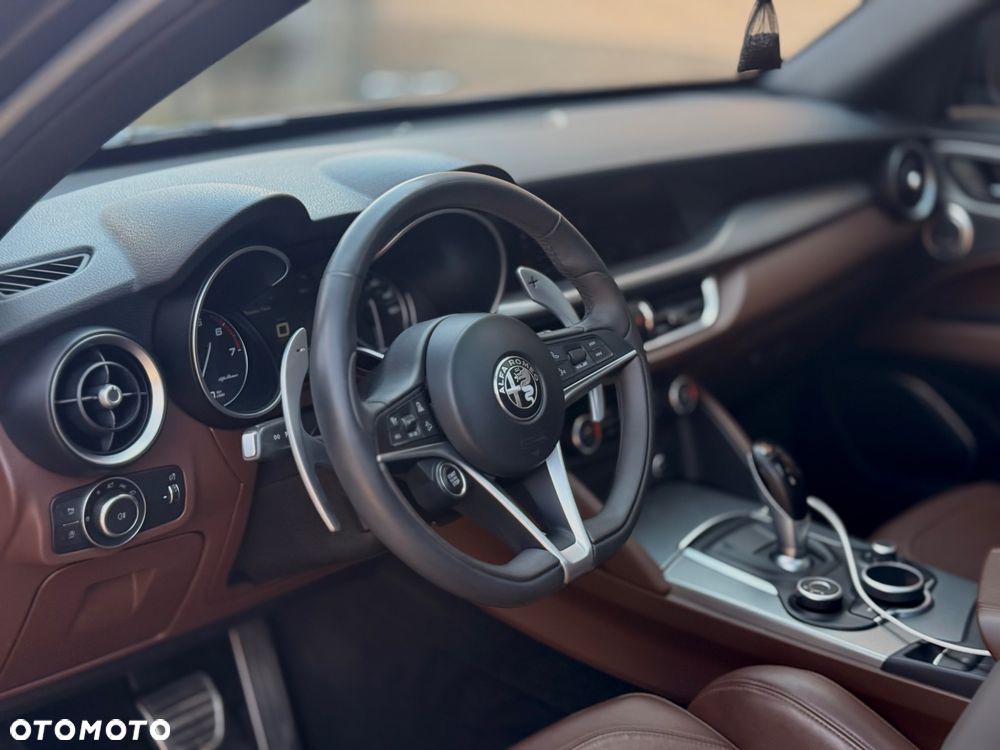 Alfa Romeo Stelvio 2.0 Turbo 16V AT8-Q4 Ti - 23