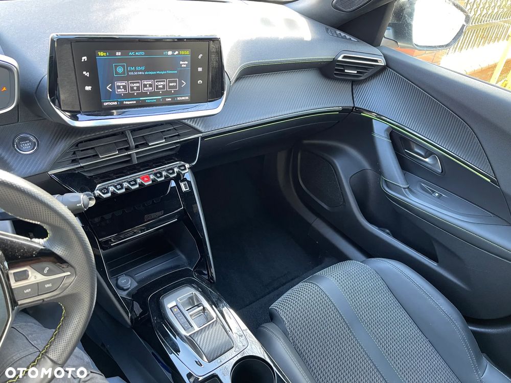 Peugeot 2008 50kWh GT - 11