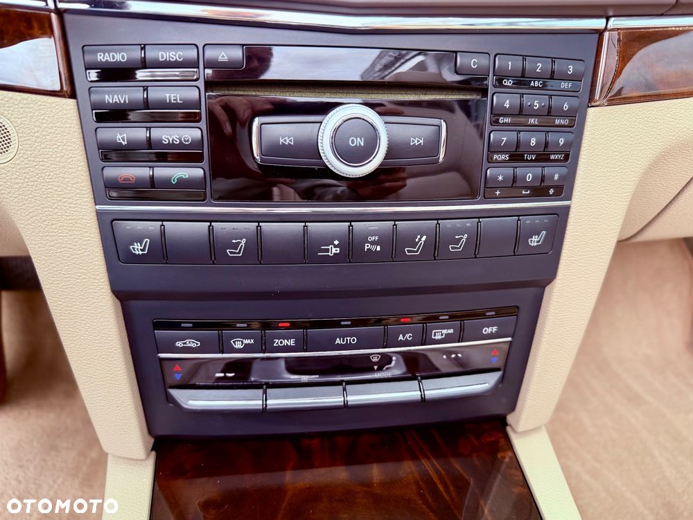 Mercedes-Benz Klasa E 200 BlueEFFICIENCY 7G-TRONIC Elegance - 21