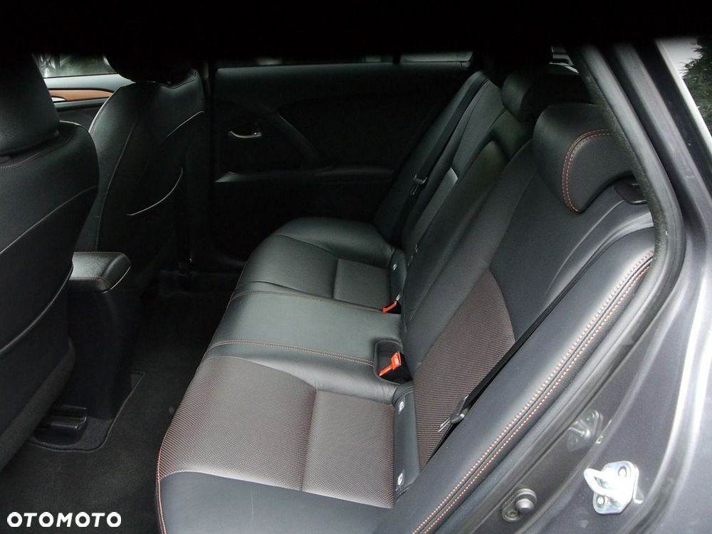 Toyota Avensis 2.0 D-4D Premium - 32