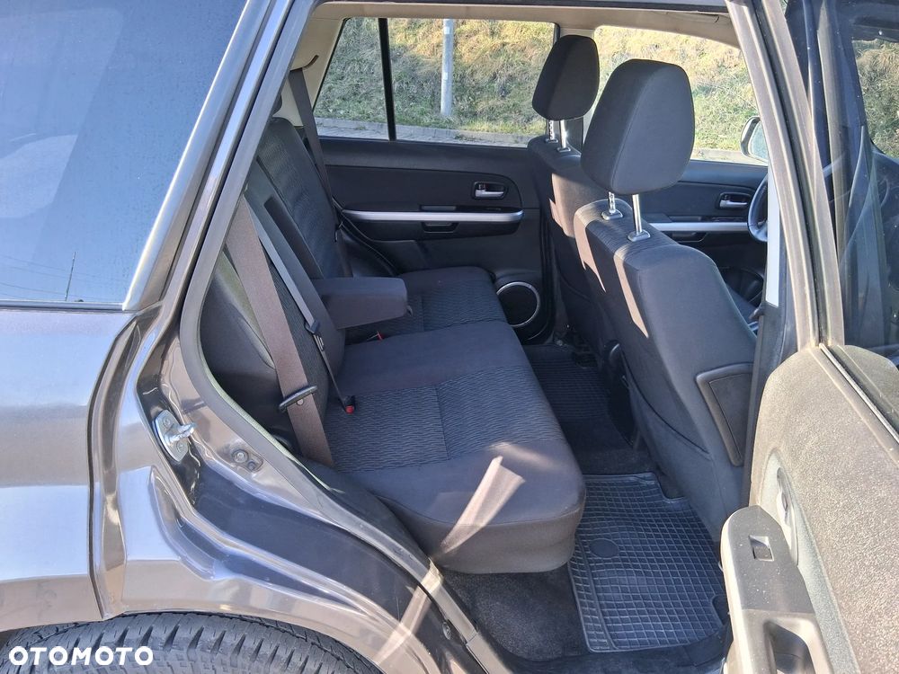 Suzuki Grand Vitara 2.4 De Luxe - 8