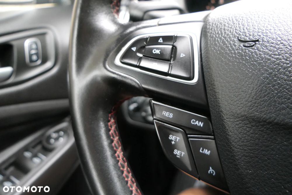 Ford Kuga 1.5 EcoBoost 2x4 ST-Line - 29