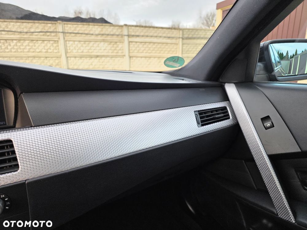 BMW Seria 5 525i - 22