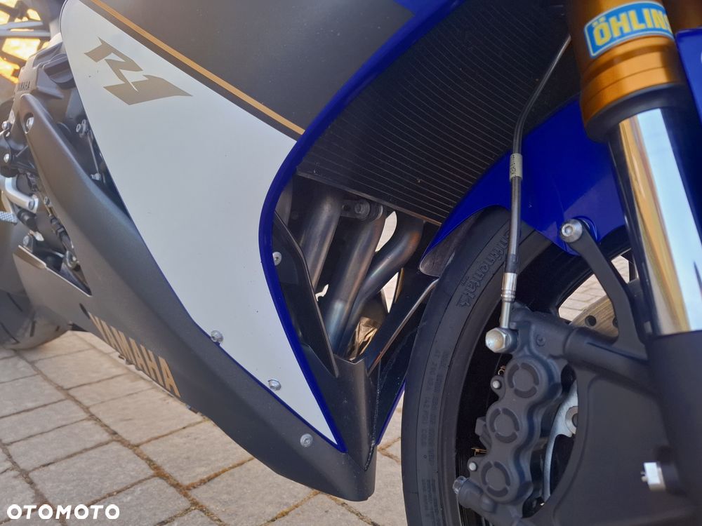 Yamaha R1 - 10
