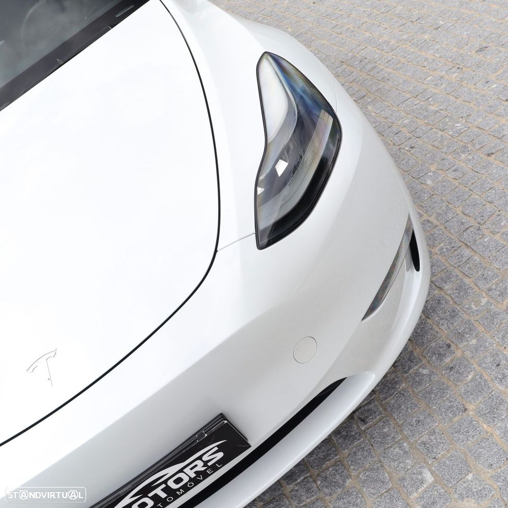 Tesla Model Y Long Range Dual Motor AWD - 12