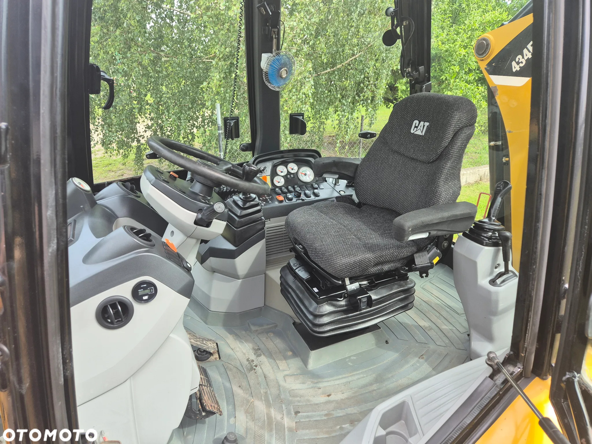 Caterpillar 434e - 11