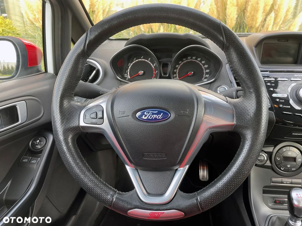 Ford Fiesta 1.6 EcoBoost ST - 11