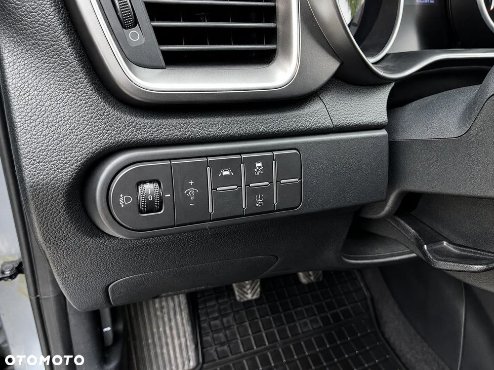 Kia Ceed 1.6 CRDi mHEV M - 8