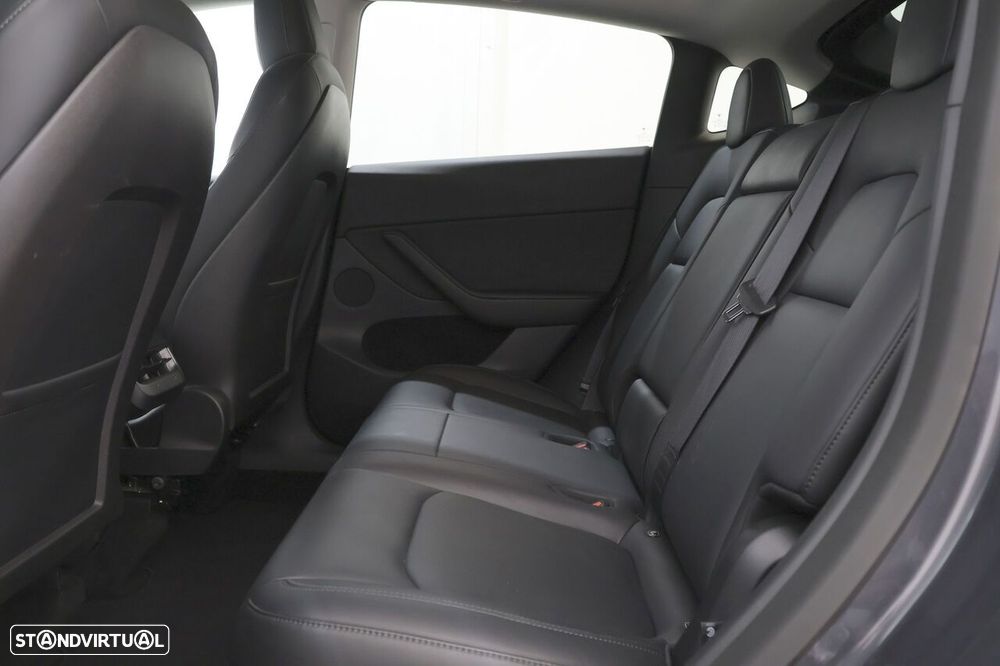 Tesla Model Y Long Range Dual Motor AWD - 8
